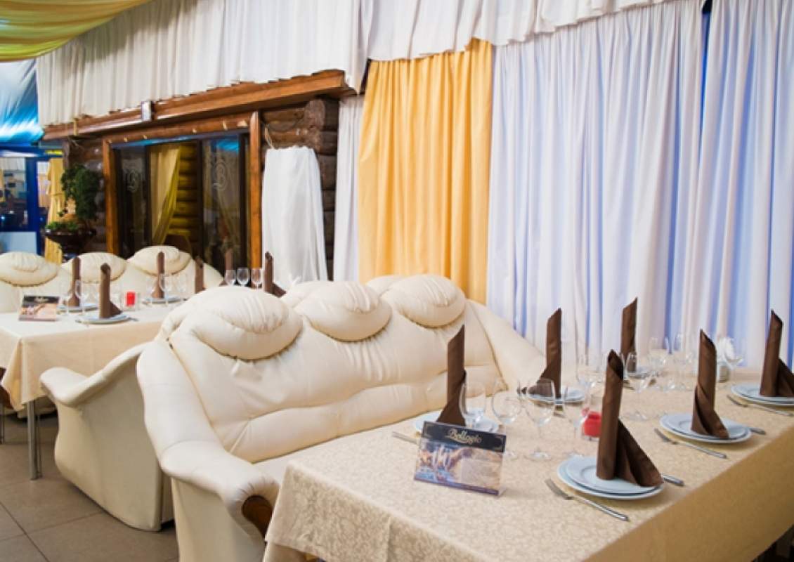 Mirror hall for corporate parties